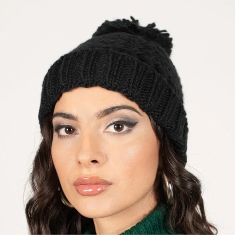 Tobi Black Blanca Knitted Beanie